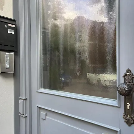 Apartment Zuarin Seeblick - Ganzes Direkt Am Schlossgarten Von Mit Dschungelfeeling