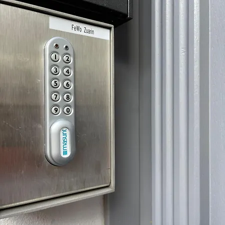 Zuarin Seeblick - Ganzes Direkt Am Schlossgarten Von Mit Dschungelfeeling シュヴェリーン