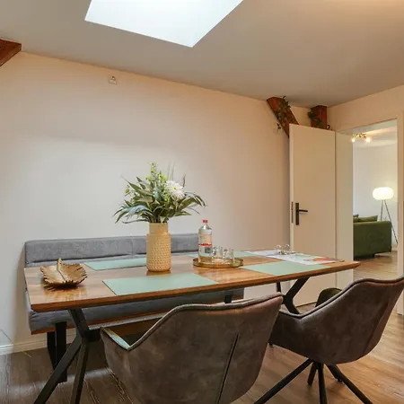 Zuarin Seeblick - Ganzes Direkt Am Schlossgarten Von Mit Dschungelfeeling アパート *