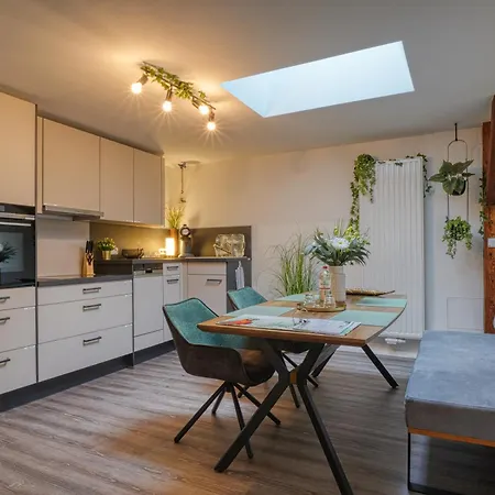 Zuarin Seeblick - Ganzes Direkt Am Schlossgarten Von Mit Dschungelfeeling アパート シュヴェリーン