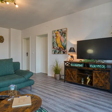 Zuarin Seeblick - Ganzes Direkt Am Schlossgarten Von Mit Dschungelfeeling * シュヴェリーン