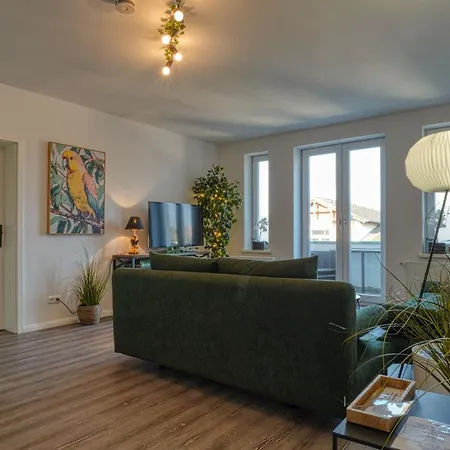 Zuarin Seeblick - Ganzes Direkt Am Schlossgarten Von Mit Dschungelfeeling アパート シュヴェリーン