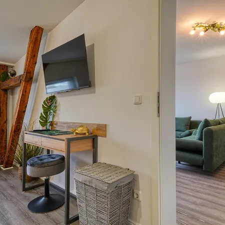 アパート Zuarin Seeblick - Ganzes Direkt Am Schlossgarten Von Mit Dschungelfeeling シュヴェリーン