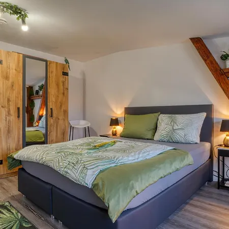 Zuarin Seeblick - Ganzes Direkt Am Schlossgarten Von Mit Dschungelfeeling *