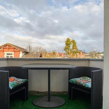 Zuarin Seeblick - Ganzes Direkt Am Schlossgarten Von Mit Dschungelfeeling シュヴェリーン