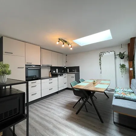 Zuarin Seeblick - Ganzes Direkt Am Schlossgarten Von Mit Dschungelfeeling アパート *