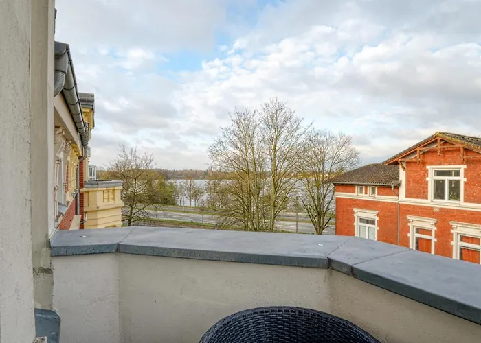 Zuarin Seeblick - Ganzes Direkt Am Schlossgarten Von Mit Dschungelfeeling * Schwerin (Mecklenburg-Vorpommern)