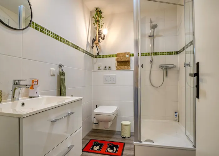 Zuarin Seeblick - Ganzes Direkt Am Schlossgarten Von Mit Dschungelfeeling Apartment