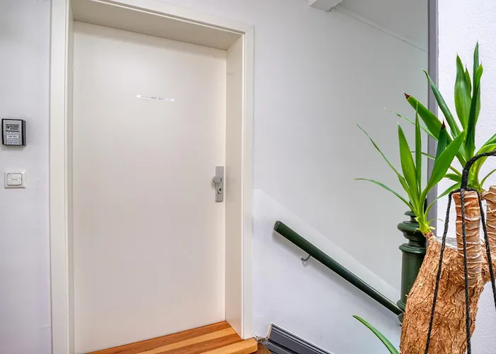 Apartment Zuarin Seeblick - Ganzes Direkt Am Schlossgarten Von Mit Dschungelfeeling